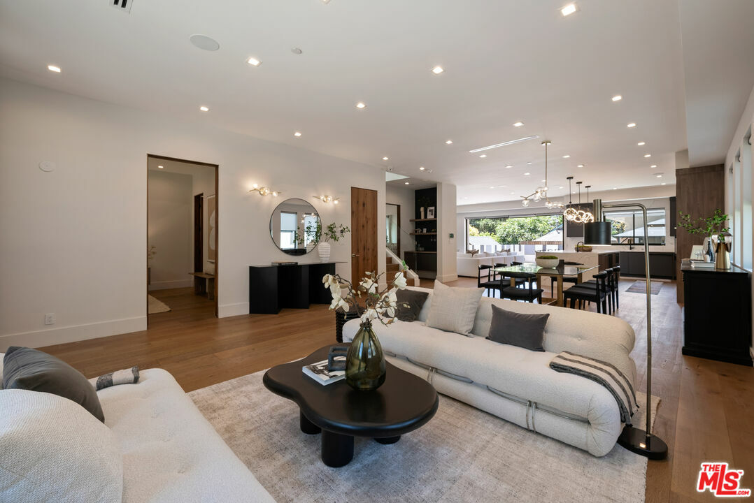 Property Photo:  4299 Elmer Ave  CA 91602 