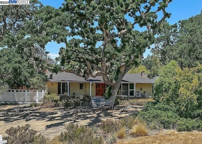 Property Photo: 161 Bales Dr CA 94596