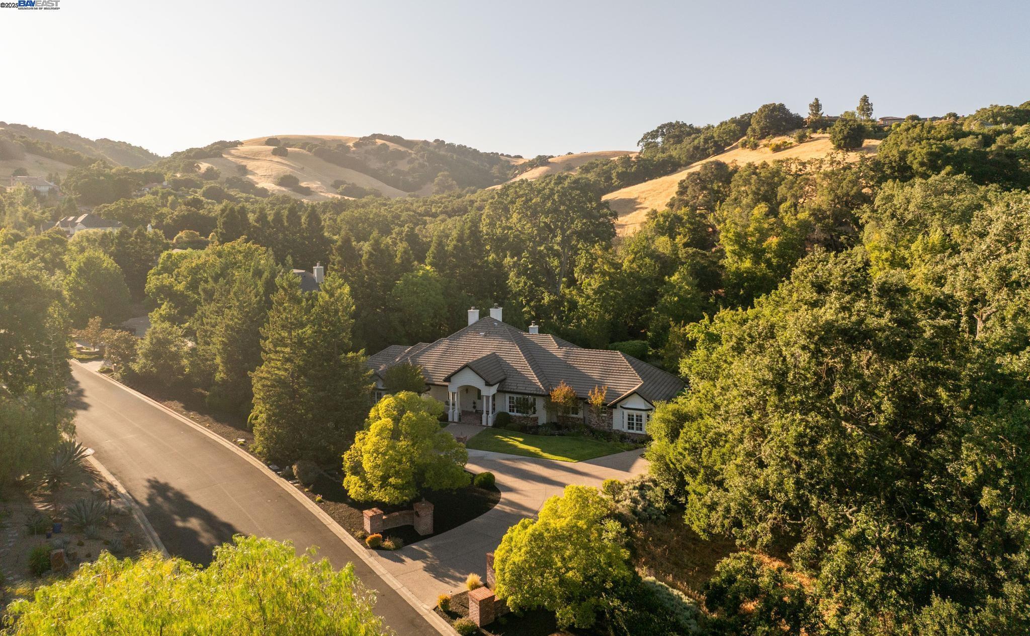 Property Photo: 5318 Stonehurst Drive CA 94553