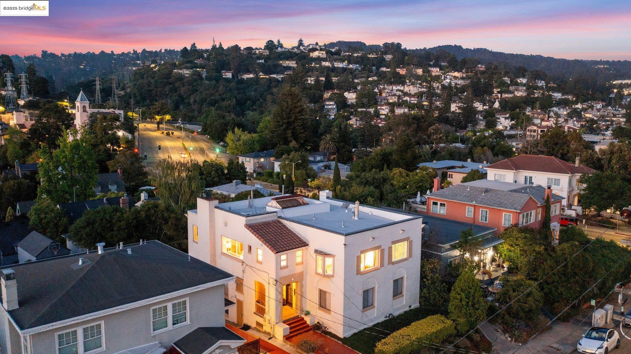 Property Photo: 1222 Hollywood Ave CA 94602