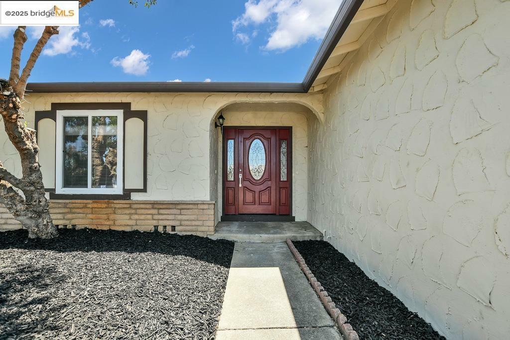 Property Photo: 15 Atherton Cir CA 94565