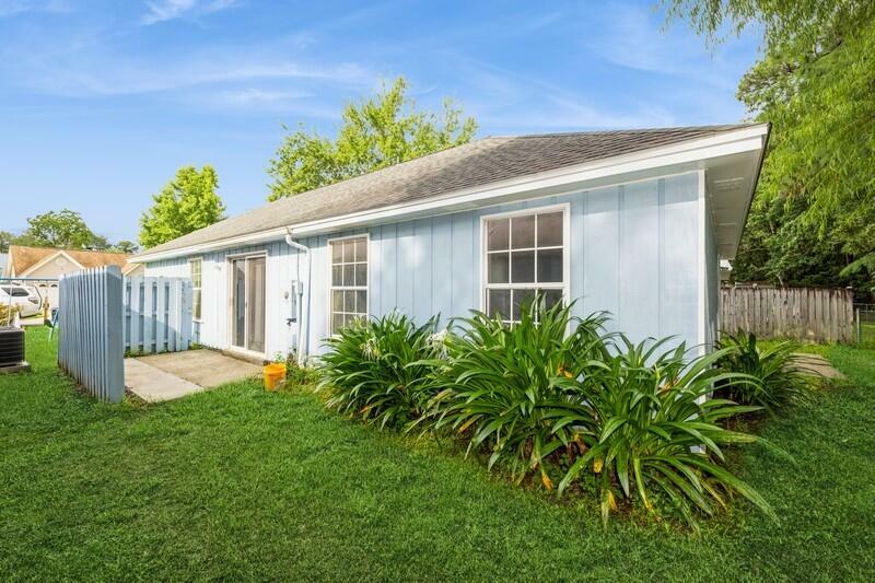 Property Photo: 3074 Yorktown Circle FL 32547