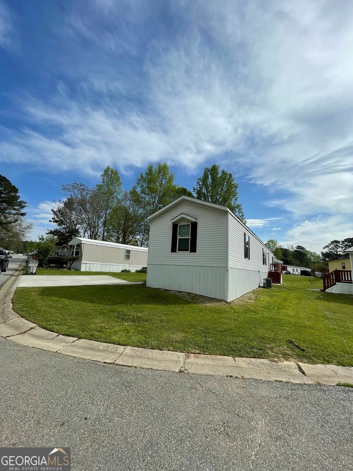 Property Photo: 390 Malibu Drive GA 30214
