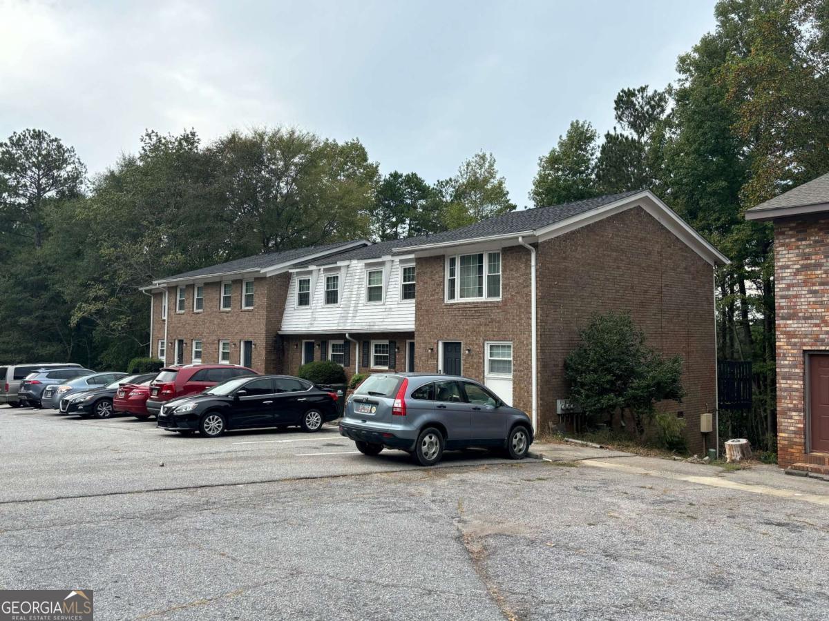 Property Photo: 180 Chalfont Lane 6 GA 30606