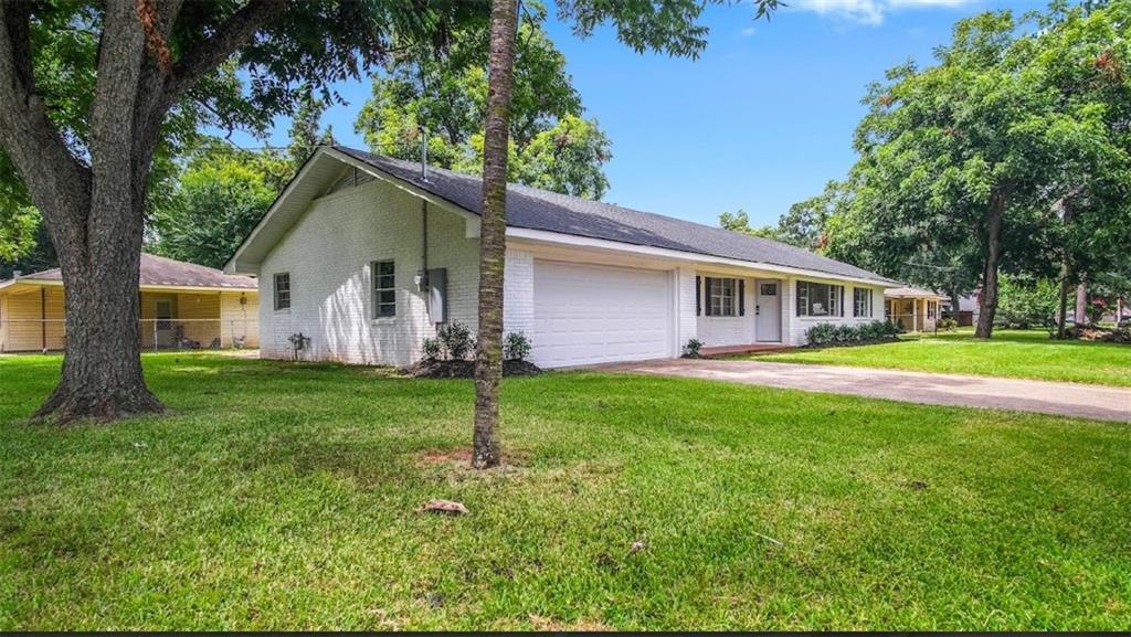 Property Photo: 4003 Leon Drive LA 71301