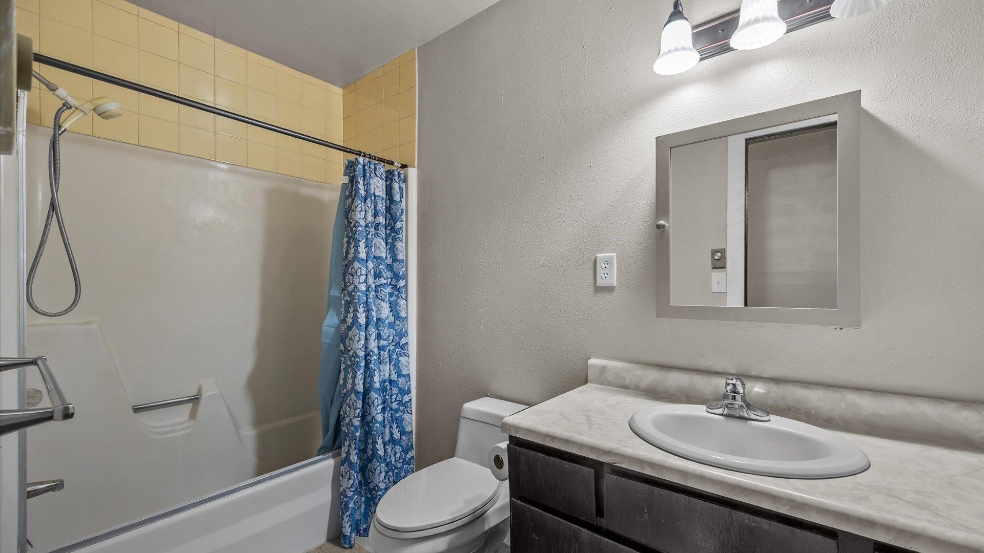Property Photo: 200 S E Avenue CO 81647