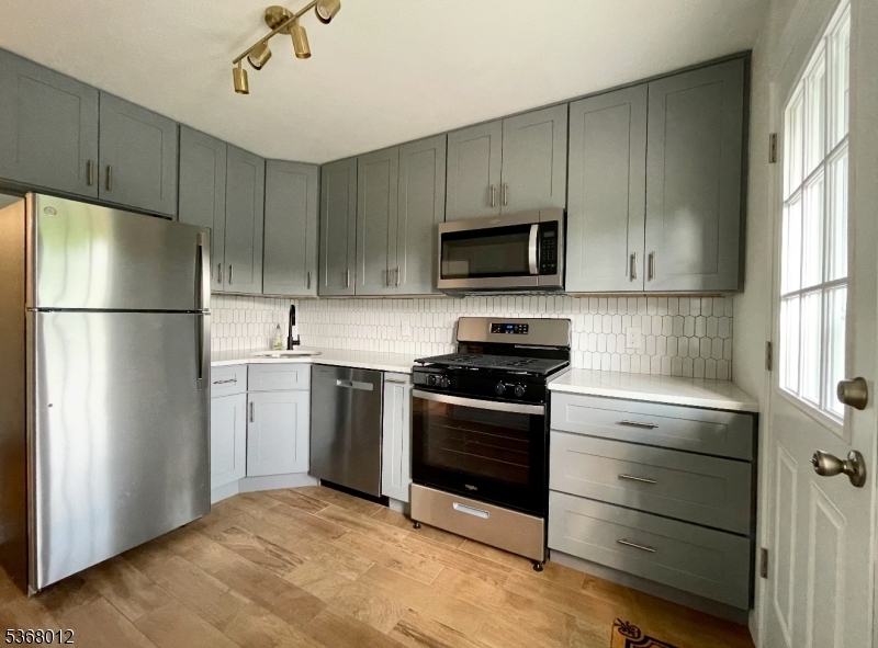 Property Photo:  18 Dartmouth Ave 1A  NJ 08807 