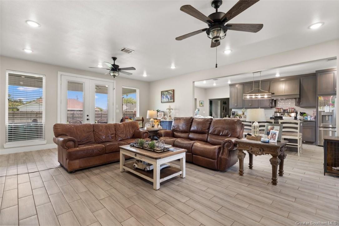 Property Photo: 2798 Crown Lane LA 70605