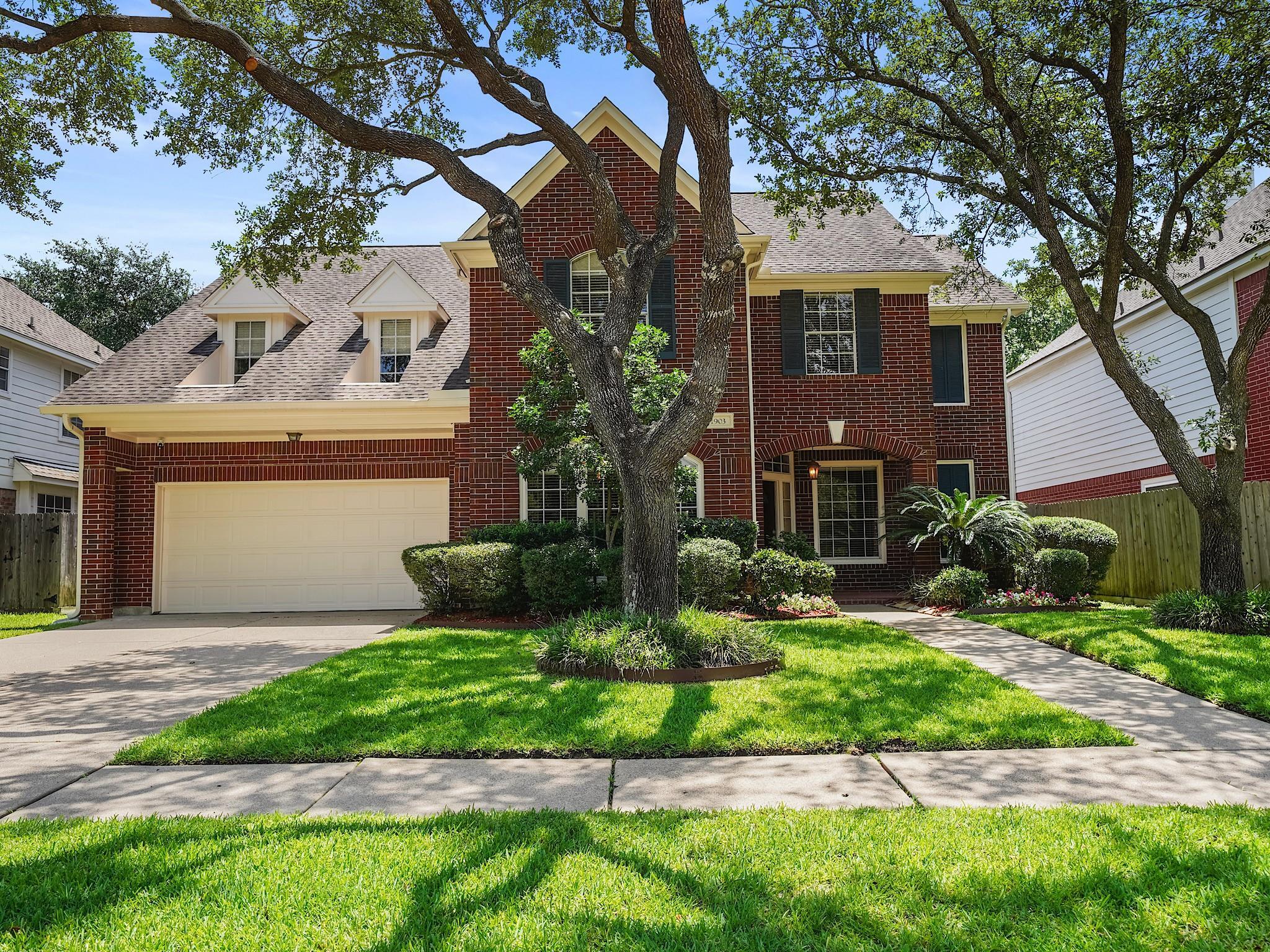 Property Photo: 1903 Garden Terrace Drive TX 77494