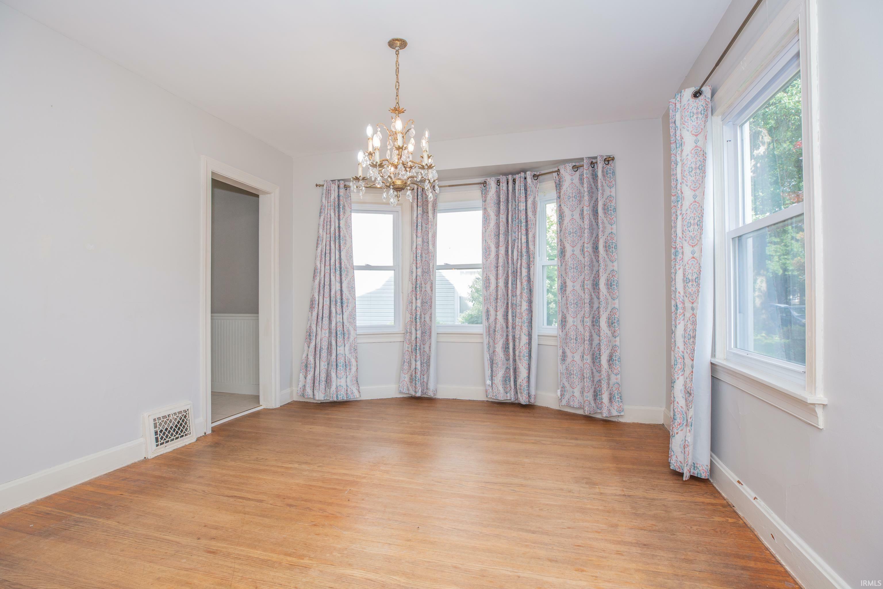 Property Photo:  2101 E Gum Street  IN 47714 