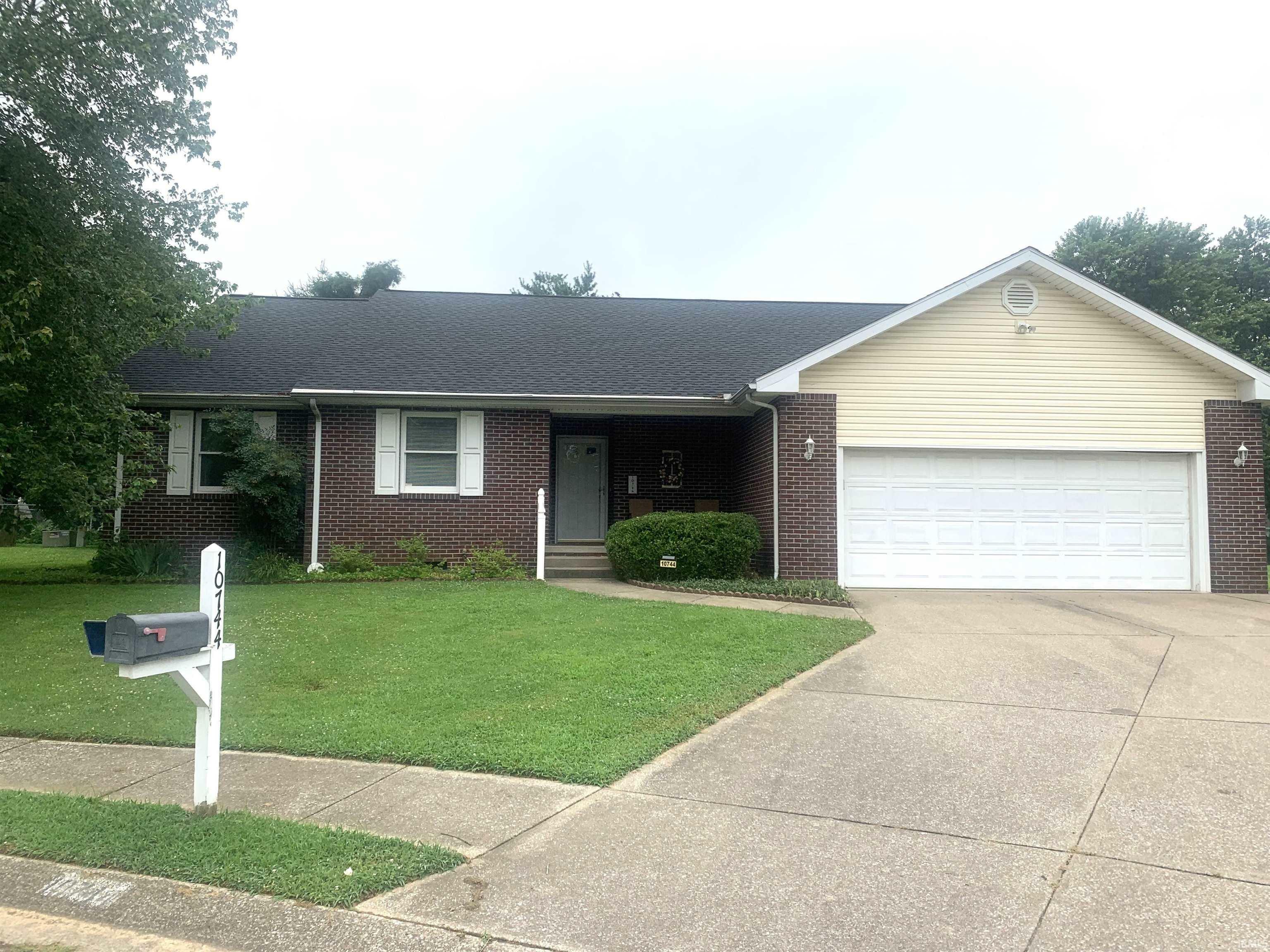 10744 Willow Creek Road  Newburgh IN 47630 photo