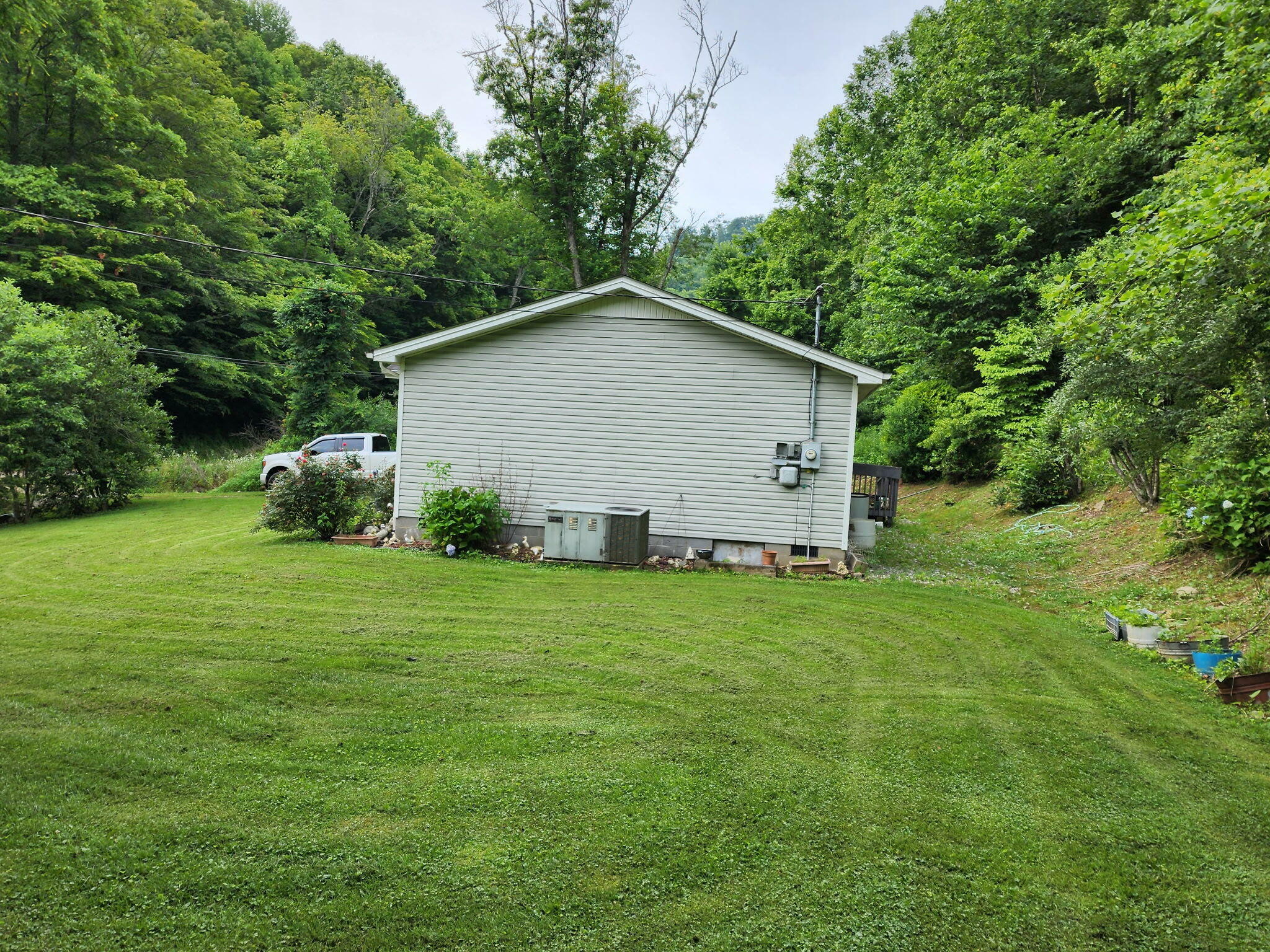 Property Photo: 732 Right Fork Billys Branch Road KY 40962