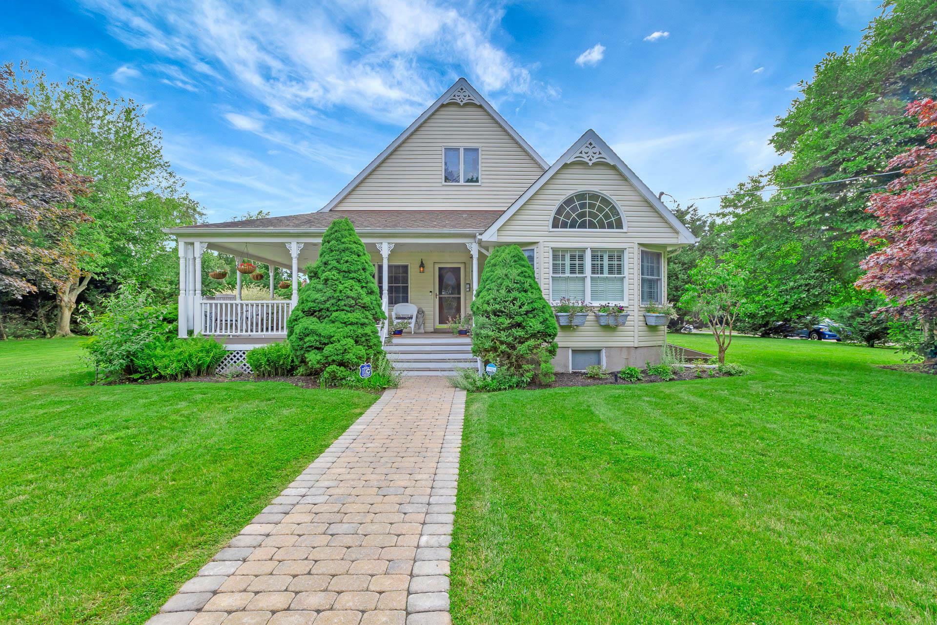 Property Photo:  600 Shipyard Lane  NY 11939 