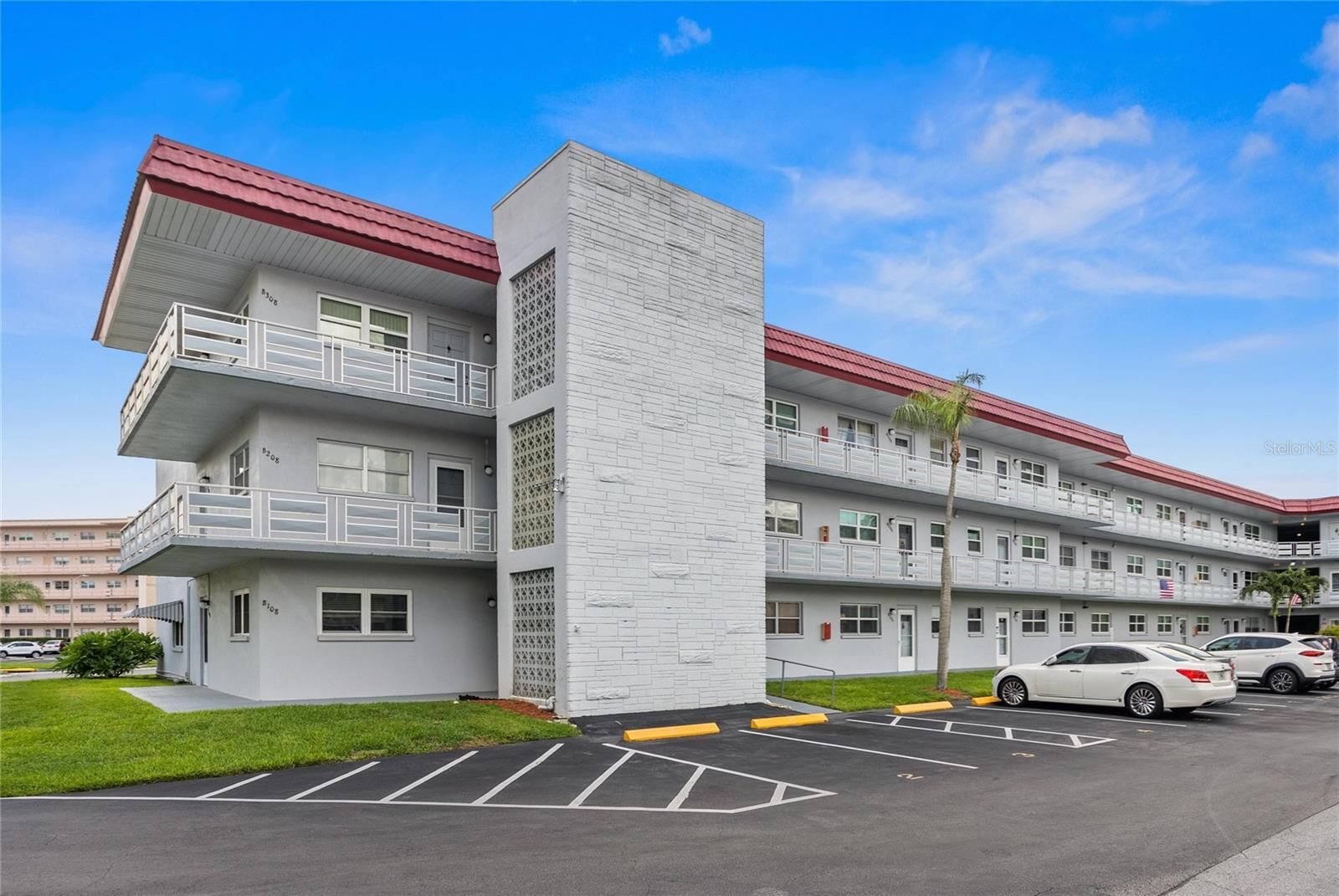 Property Photo: 5660 80th Street N B106 FL 33709