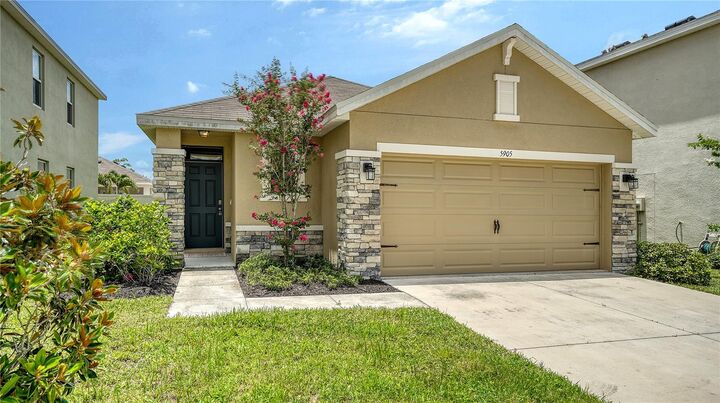 Property Photo: 5905 Silver Sage Way FL 34232