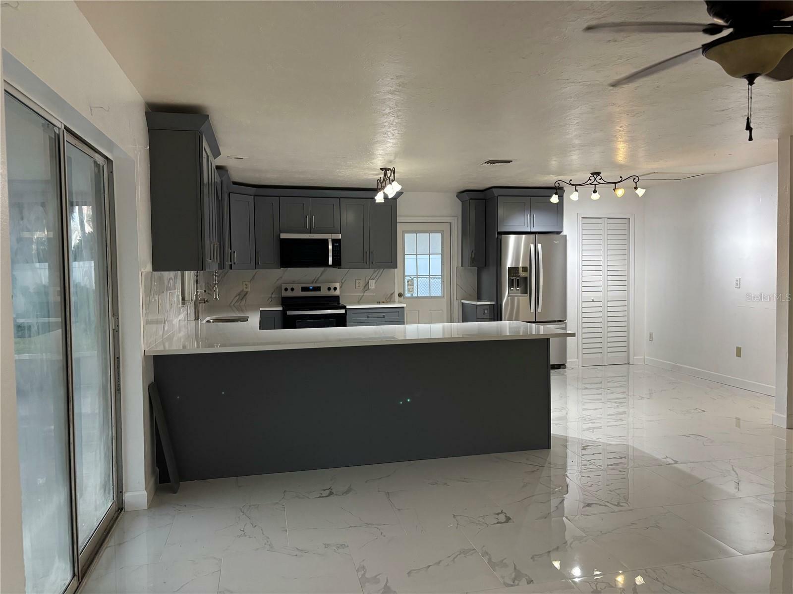 Property Photo: 6820 26th Street W FL 34207