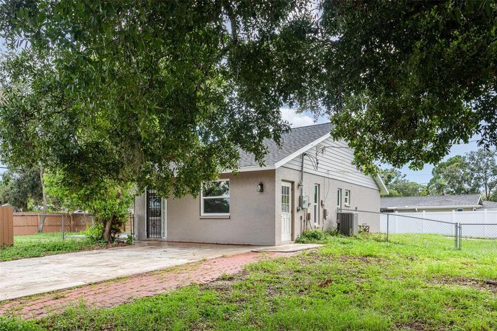Property Photo: 4358 Murdock Avenue FL 34231