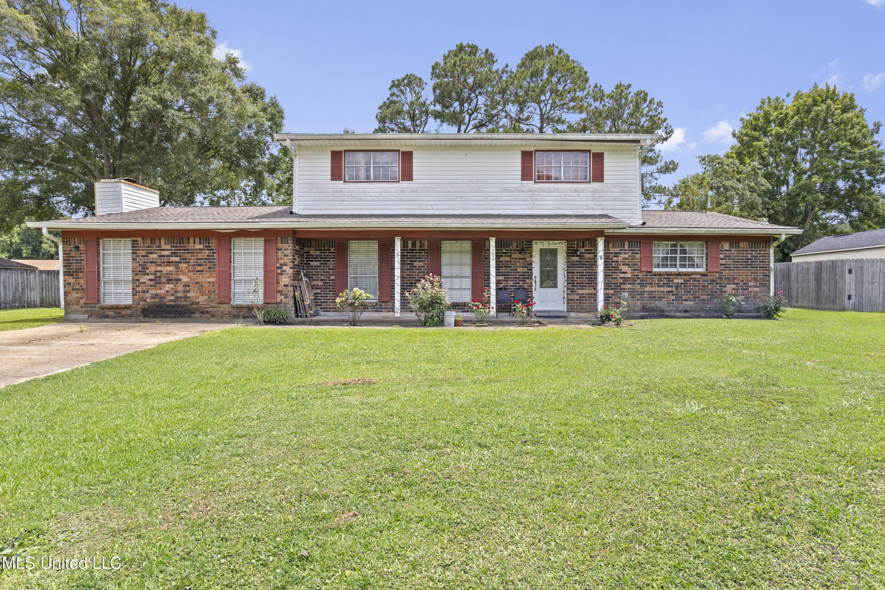 Property Photo:  2421 Rolling Meadows Road  MS 39553 