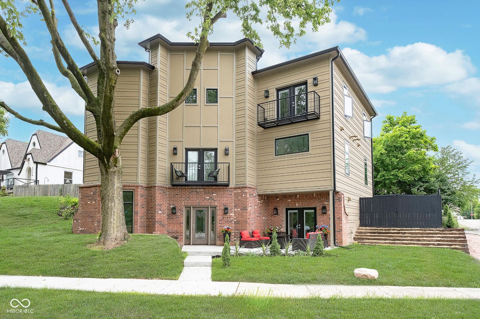 Property Photo:  2130 Brookside Pkwy N Drive  IN 46201 