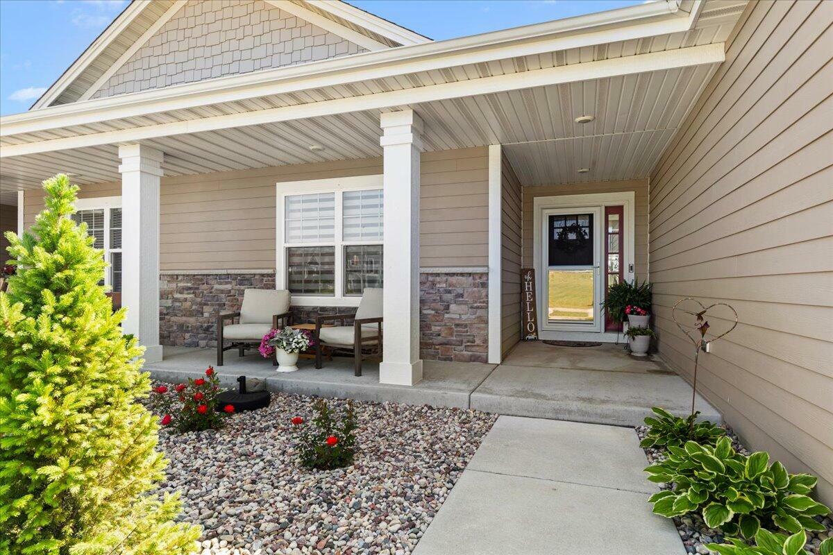 Property Photo: 2070 Farmlane Dr WI 53086