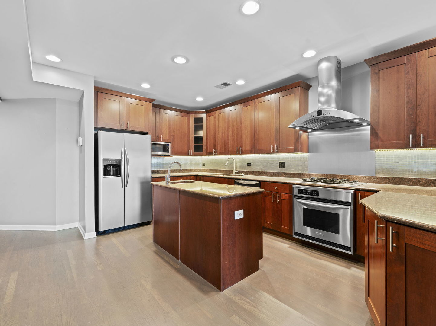 Property Photo: 1523 N Ashland Avenue 3 IL 60622