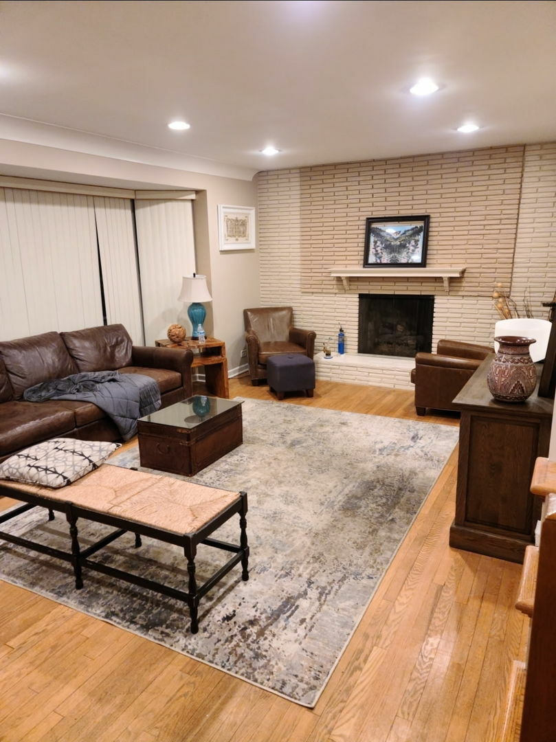 Property Photo:  2909 W Birchwood Avenue  IL 60645 