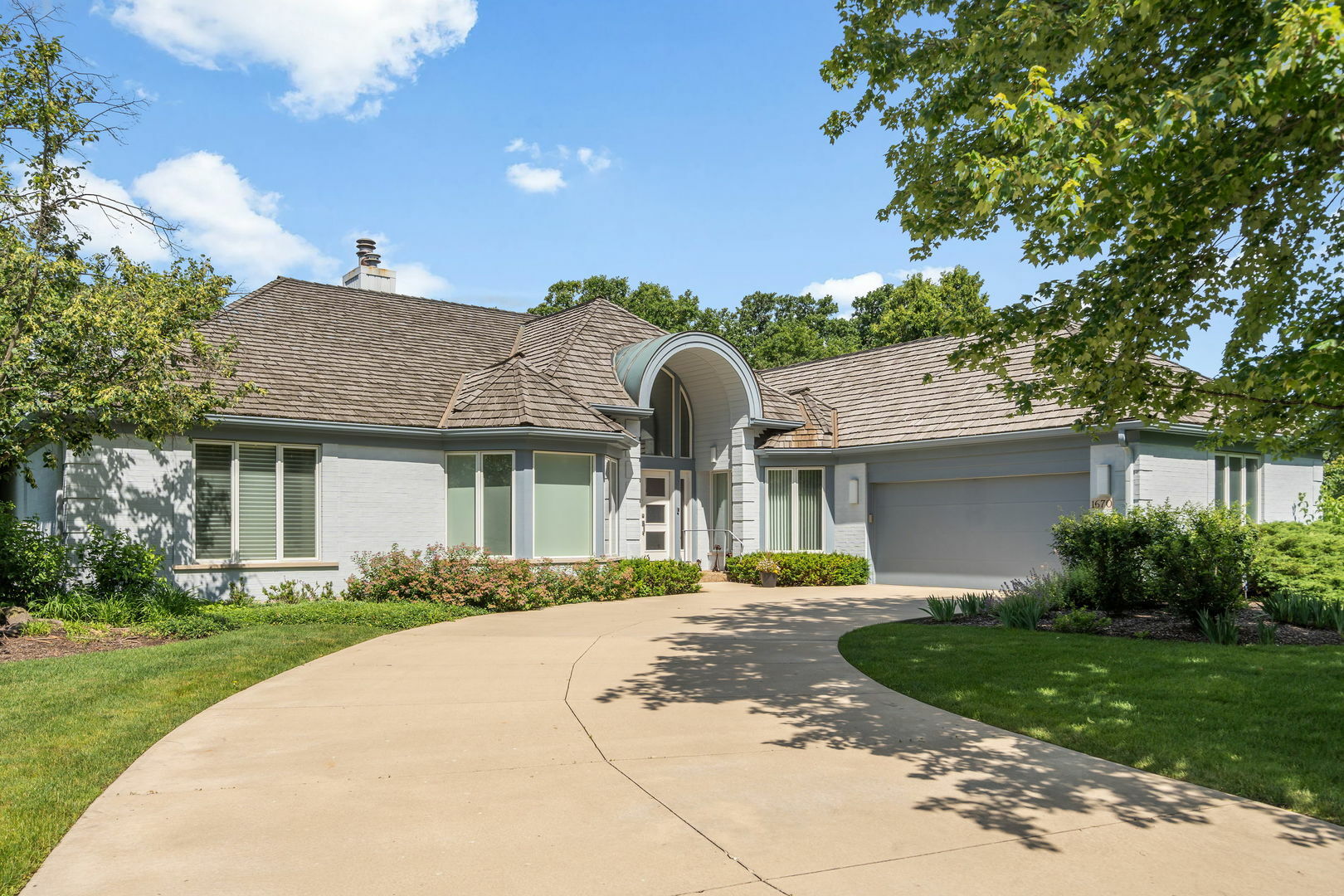 Property Photo: 1670 Jasmine Court IL 60035