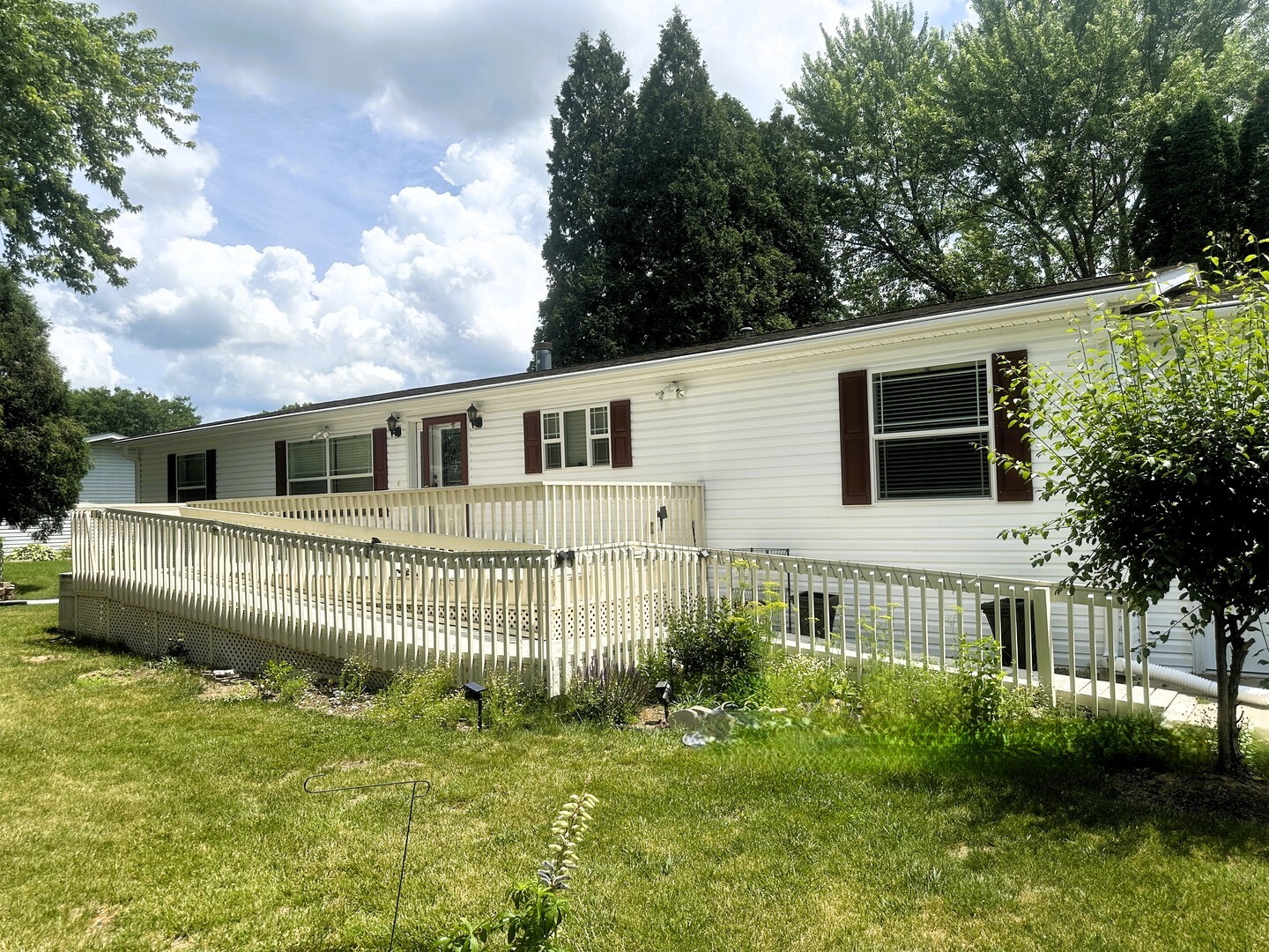 Property Photo: 600 Greenview Road IL 61008
