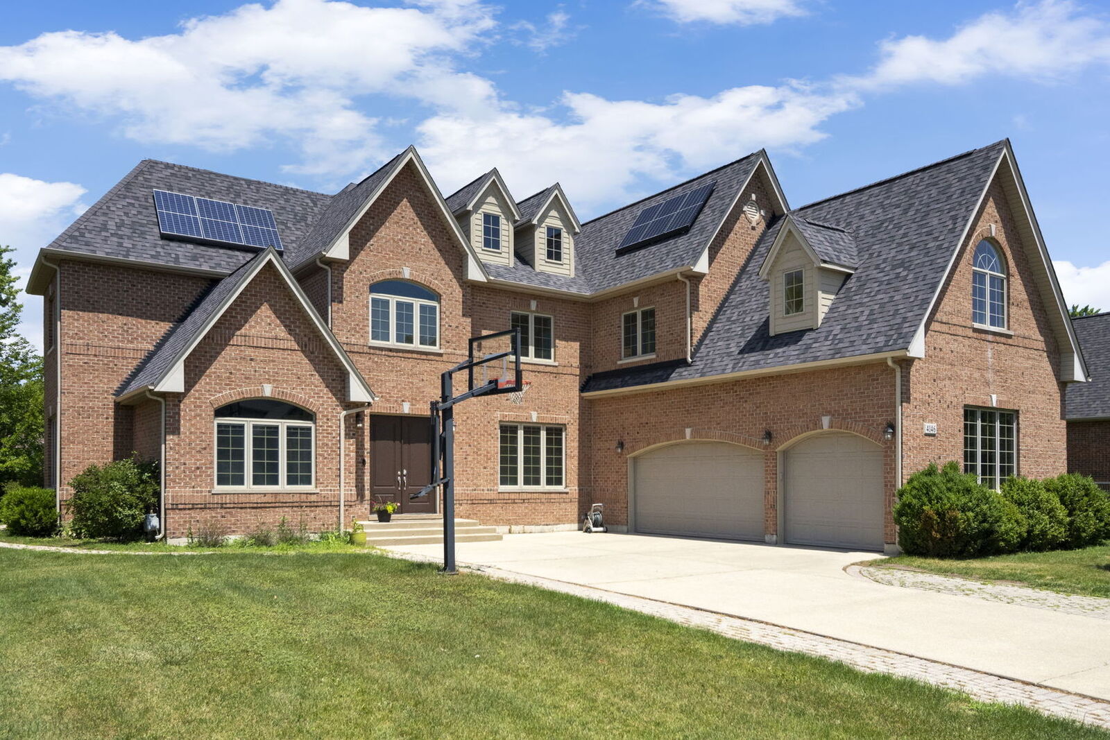 Property Photo: 4146 Cardinal Court IL 60062