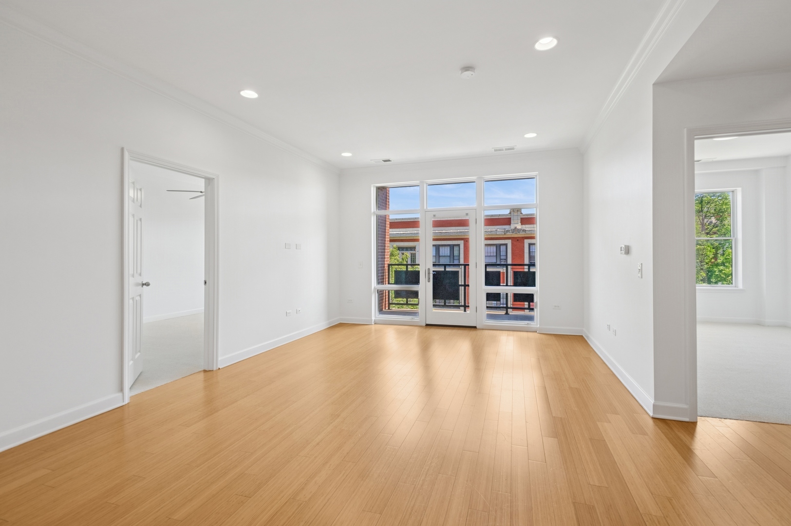 Property Photo: 2326 W Giddings Street 305 IL 60625