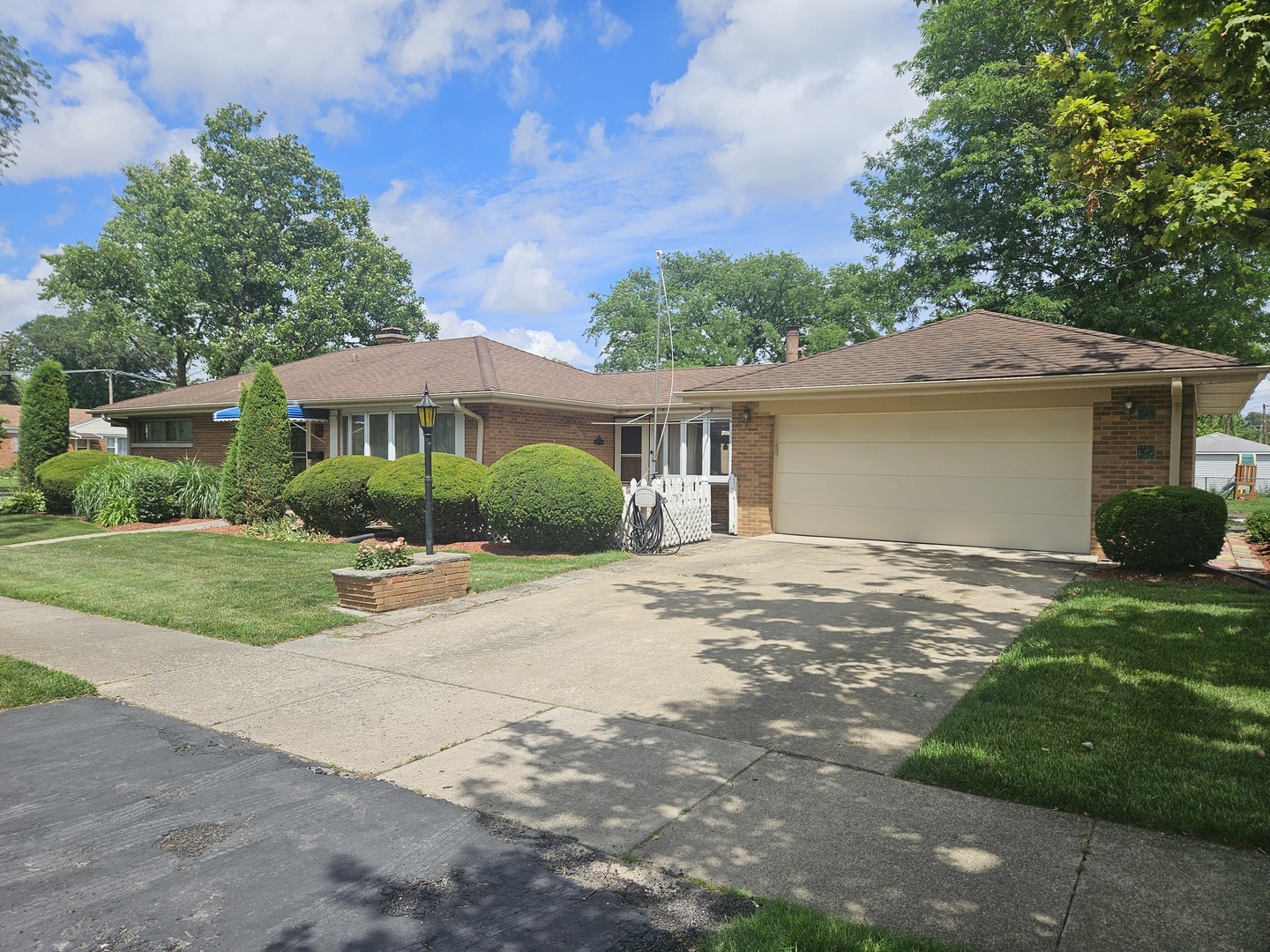 Property Photo: 9515 Lincoln Avenue IL 60513