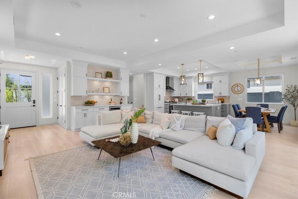 Property Photo:  2117 Marshallfield Lane B  CA 90278 