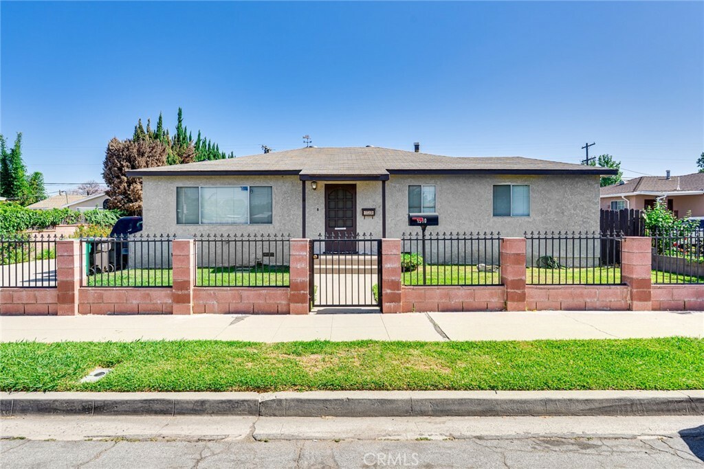 Property Photo: 1510 E 53rd Street CA 90805