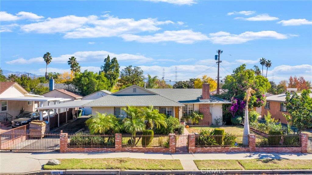 Property Photo:  10626 Lemona Avenue  CA 91345 