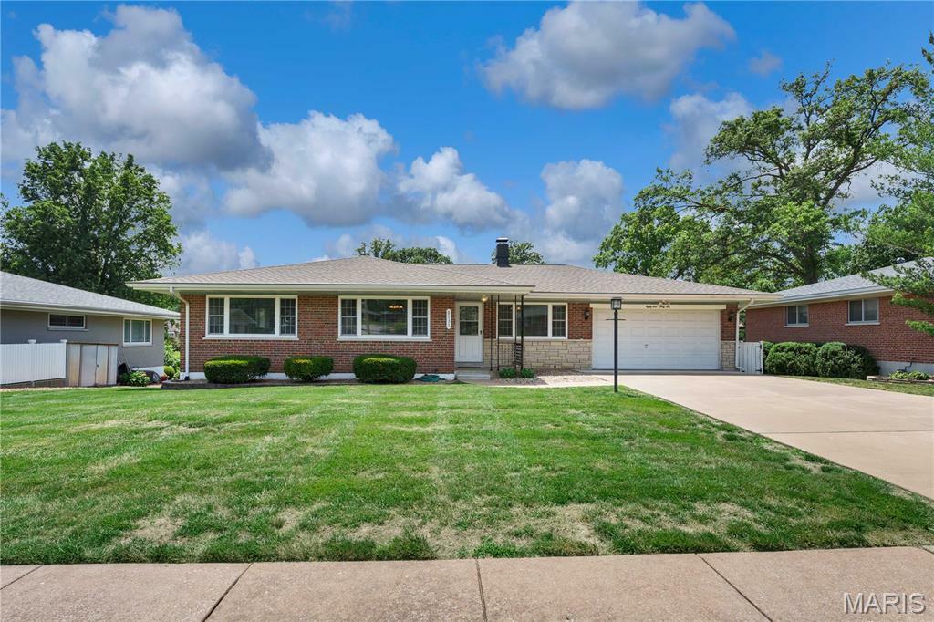 Property Photo: 8935 Westhaven Court MO 63126