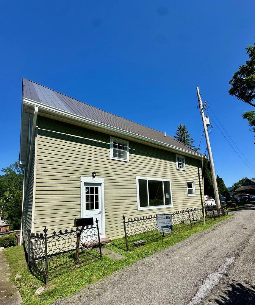 Property Photo:  107 1/2 York Ave  PA 18848 