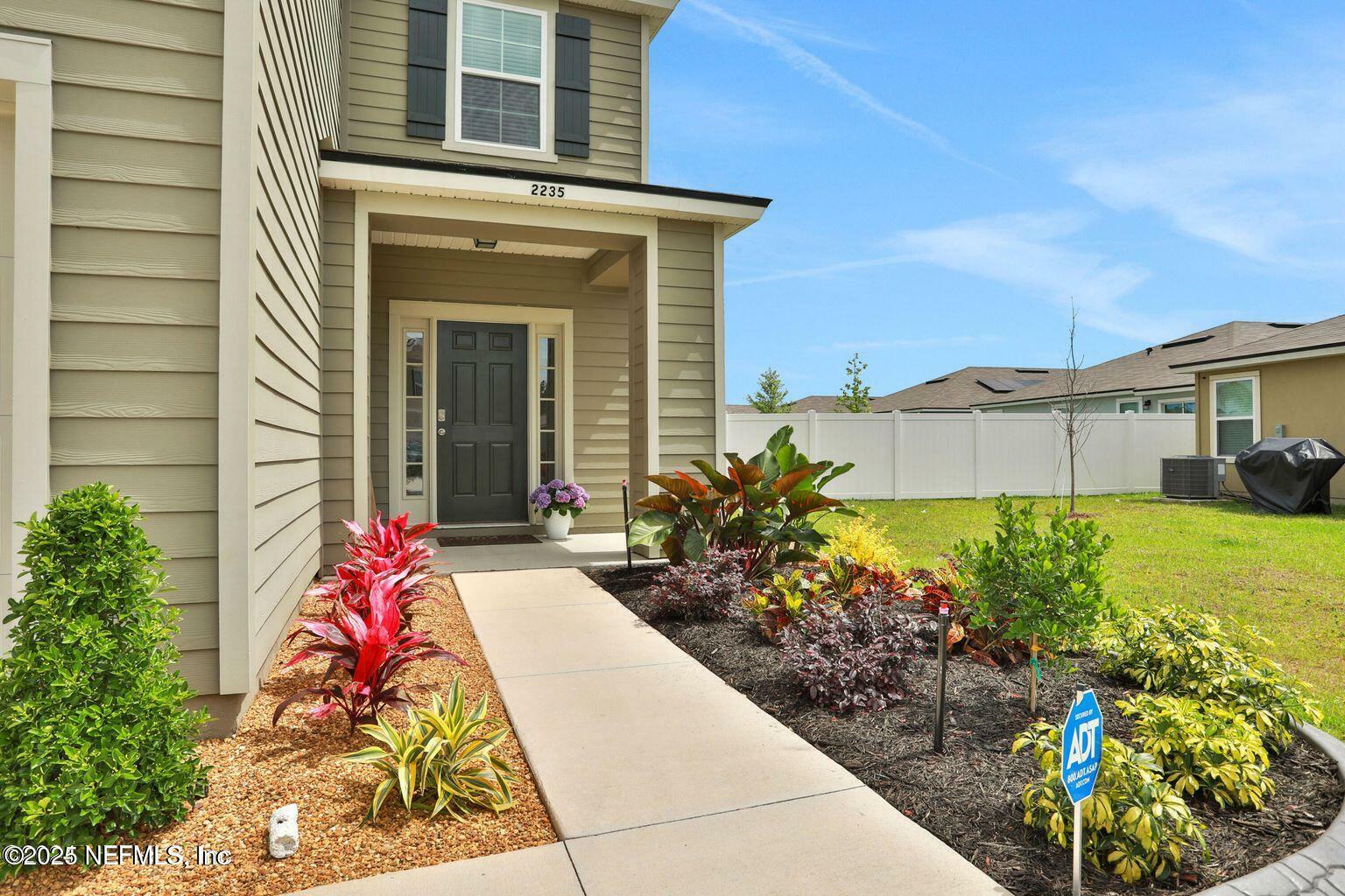 Property Photo: 2235 Falling Star Lane FL 32043