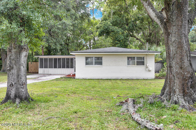 Property Photo: 6346 Harvin Road FL 32216