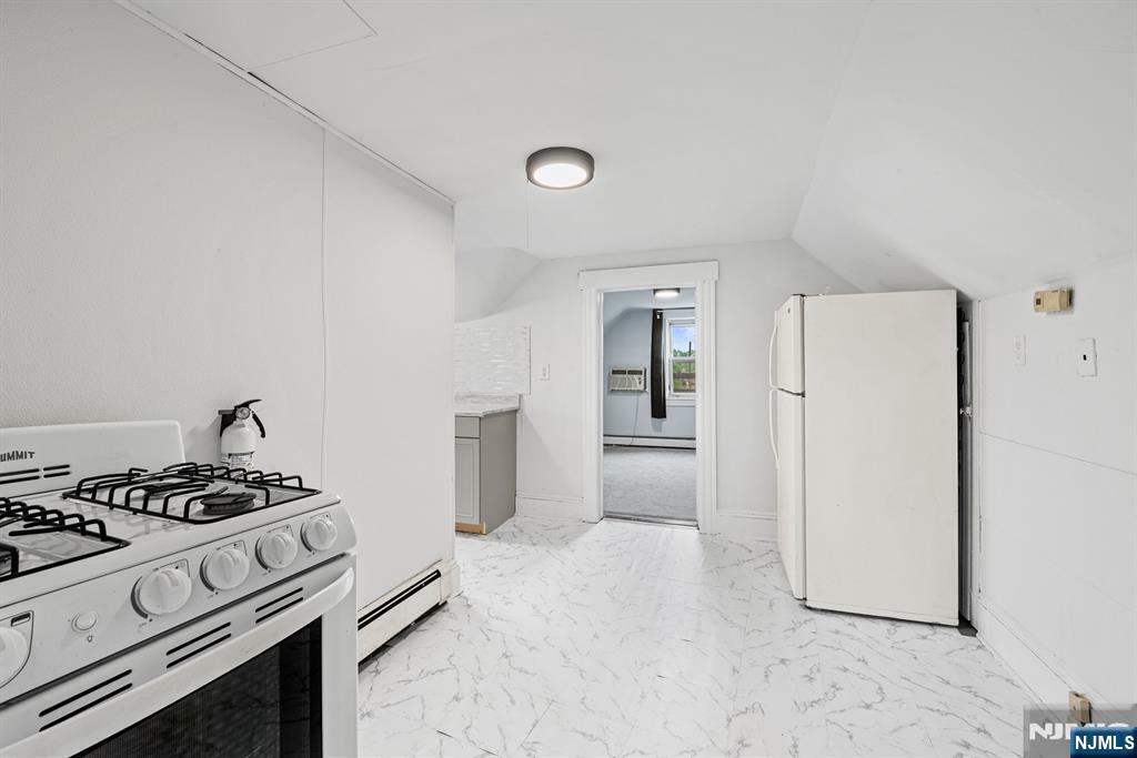 Property Photo:  72 Halstead Avenue 3  NJ 07057 
