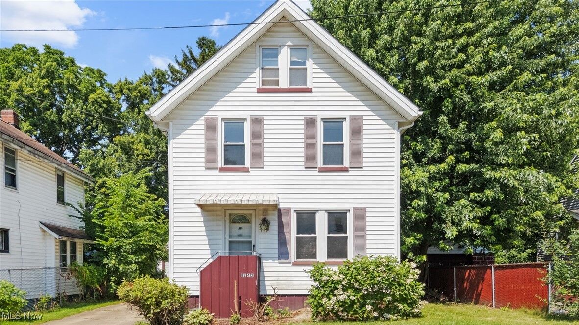 Property Photo: 1242 Girard Street OH 44301