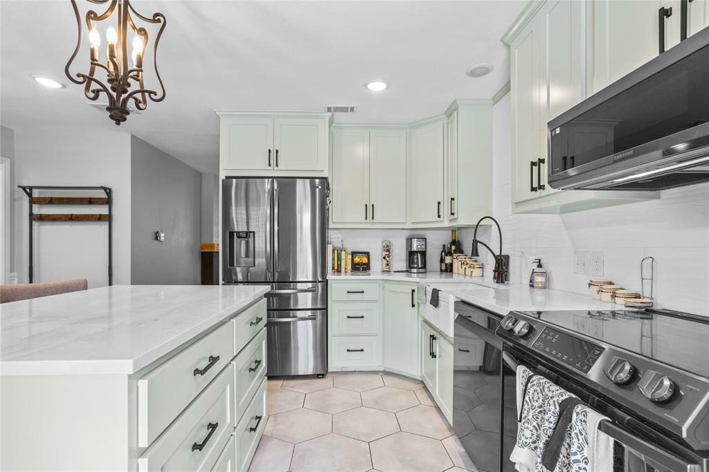Property Photo:  960 Roaring Springs Road 960  TX 76114 
