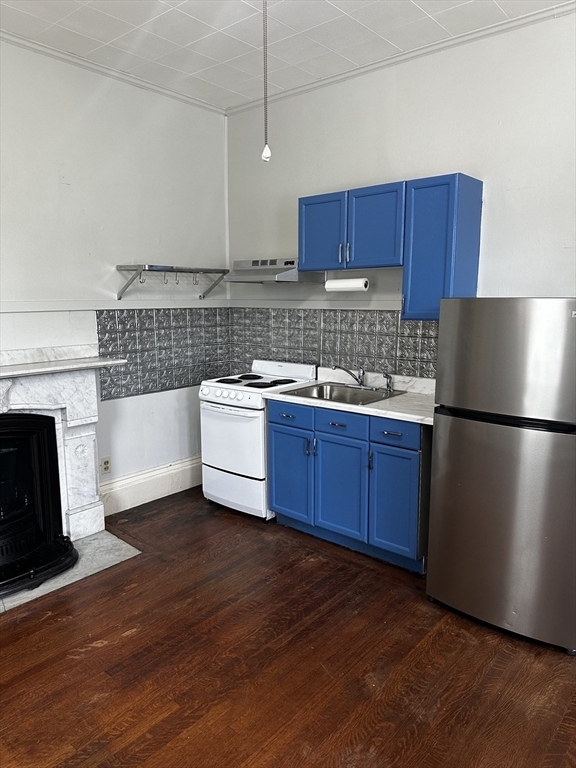 Property Photo:  244 Lafayette Street 1L  MA 01970 