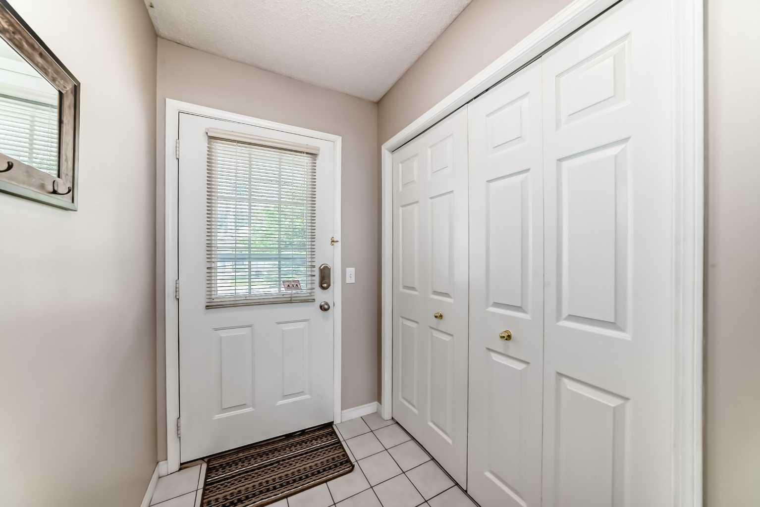 Property Photo: 104 Kingsland Court SW AB T2V 0S2