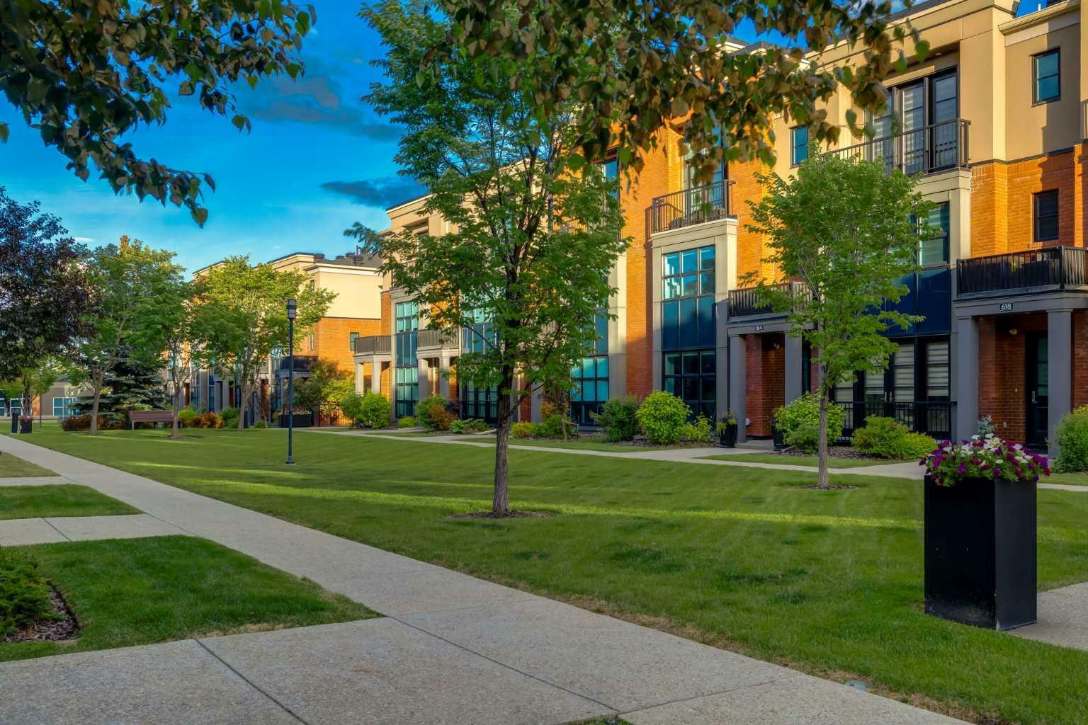 Property Photo:  202 Aspen Meadows Hill SW  AB T3H 0G3 