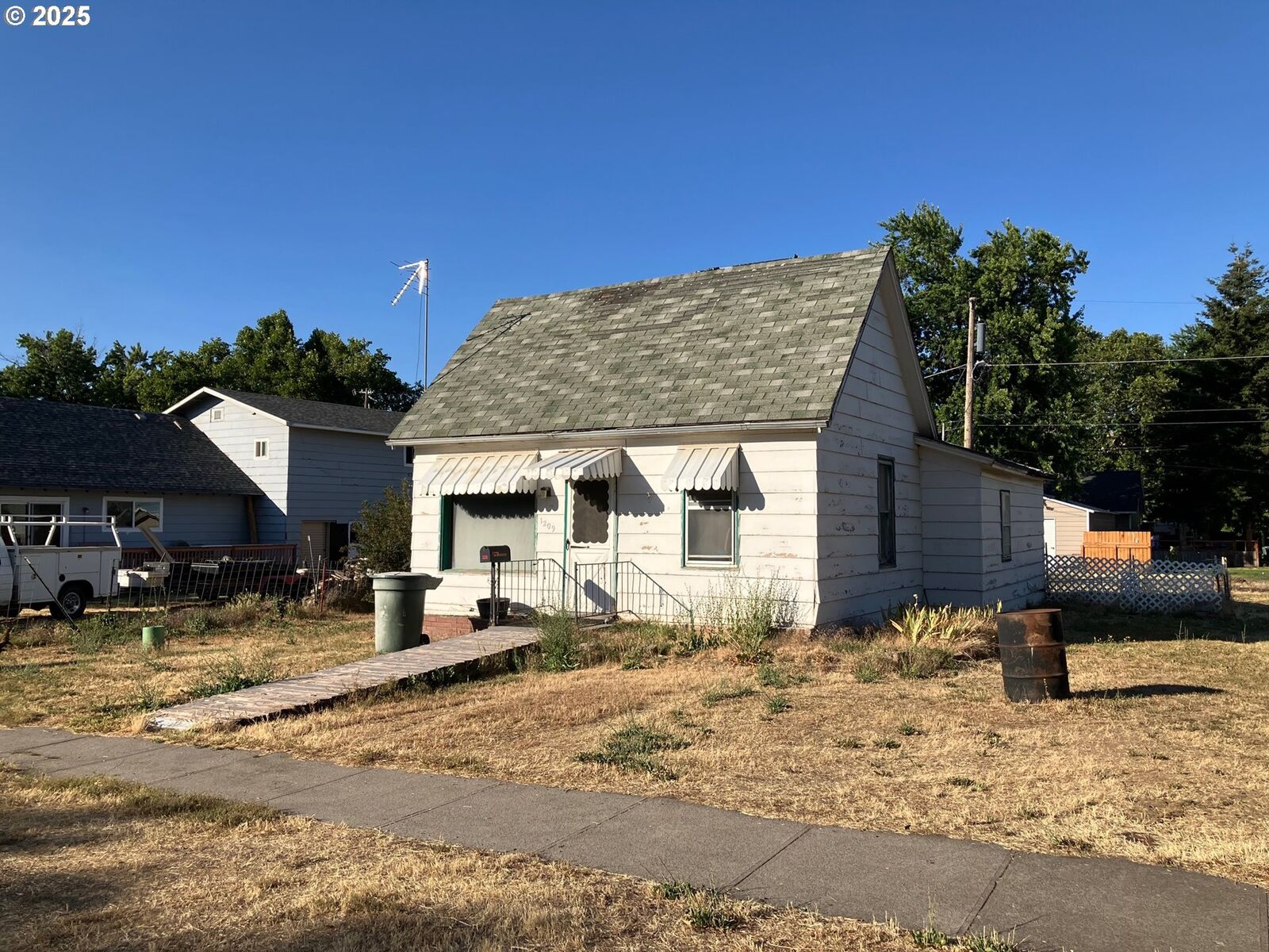 Property Photo:  1209 Chestnut St  OR 97862 