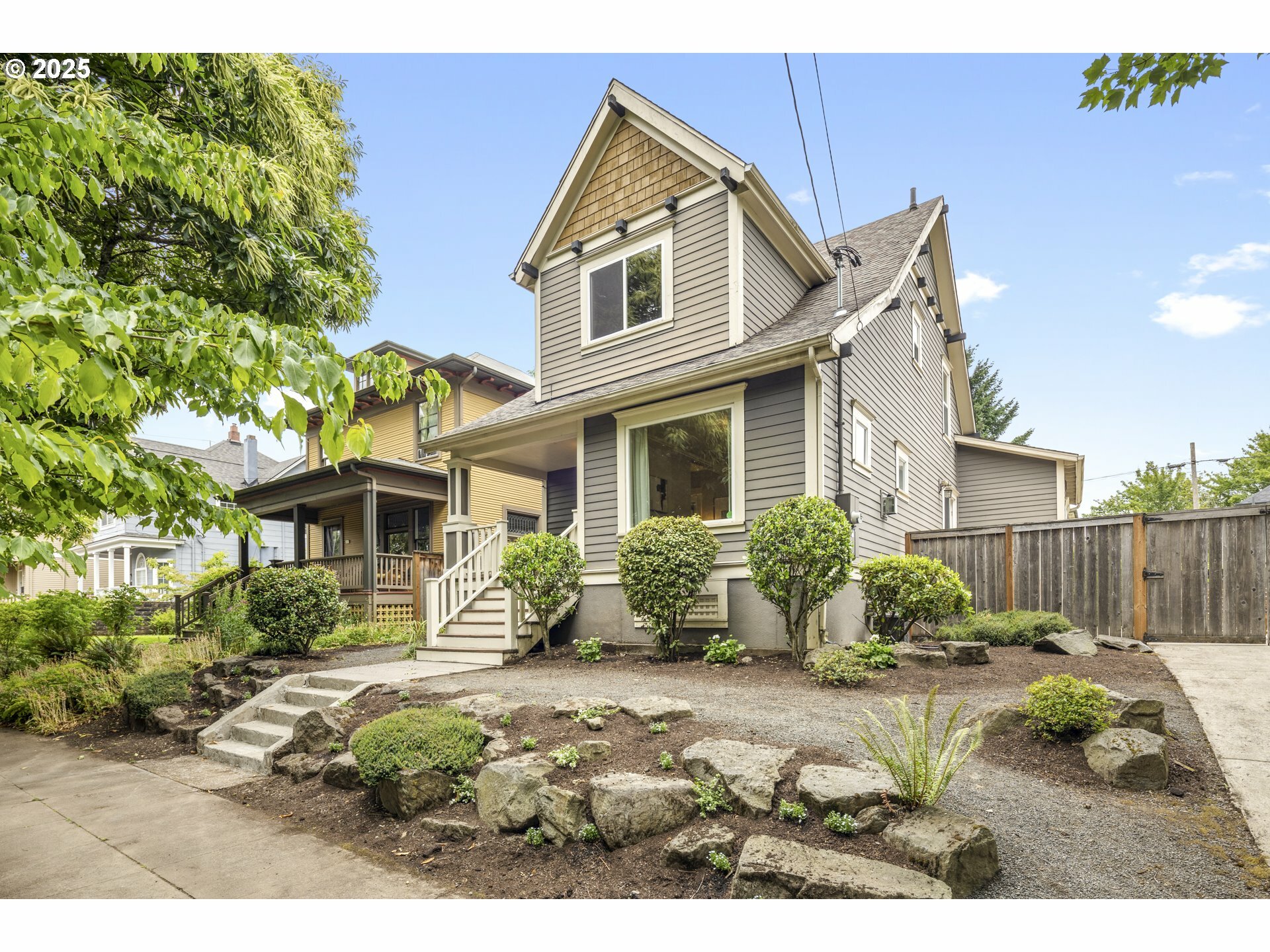 Property Photo: 209 NE Fargo St OR 97212
