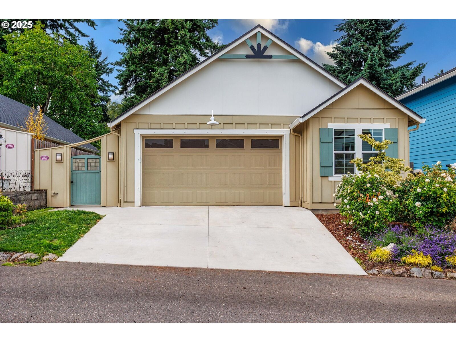Property Photo:  2220 NE Brendan Cir  WA 98663 