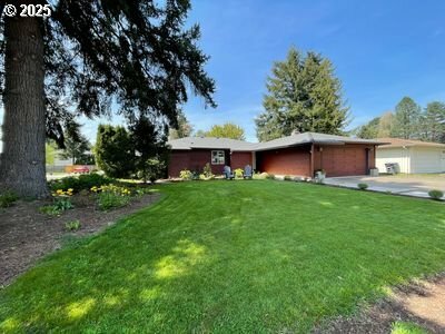 Property Photo:  623 SE 35th Ave  OR 97123 