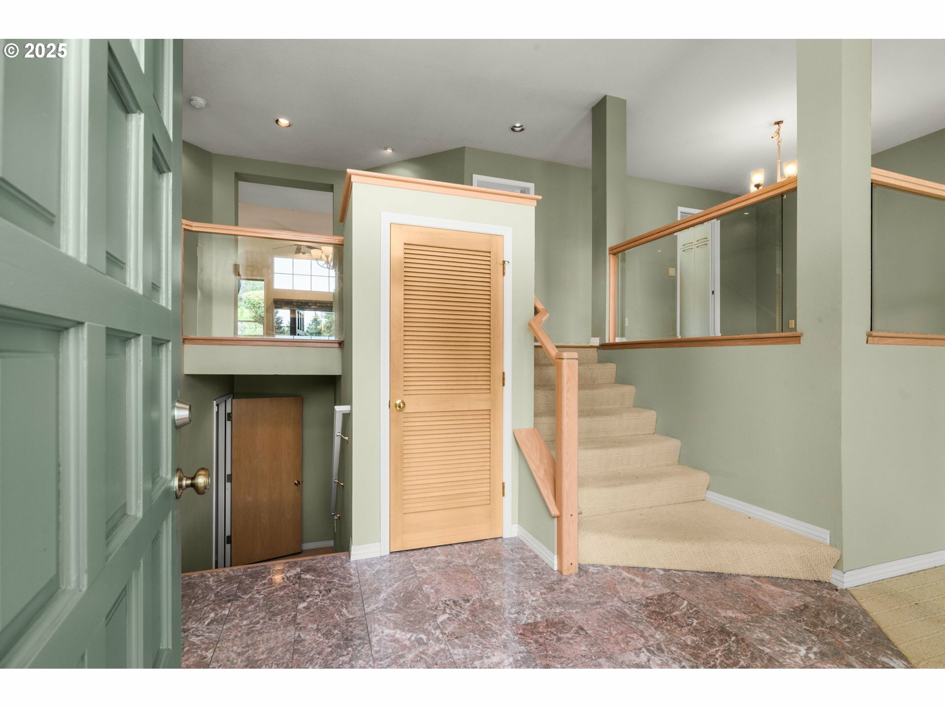 Property Photo:  2731 SW 28th Dr  OR 97219 