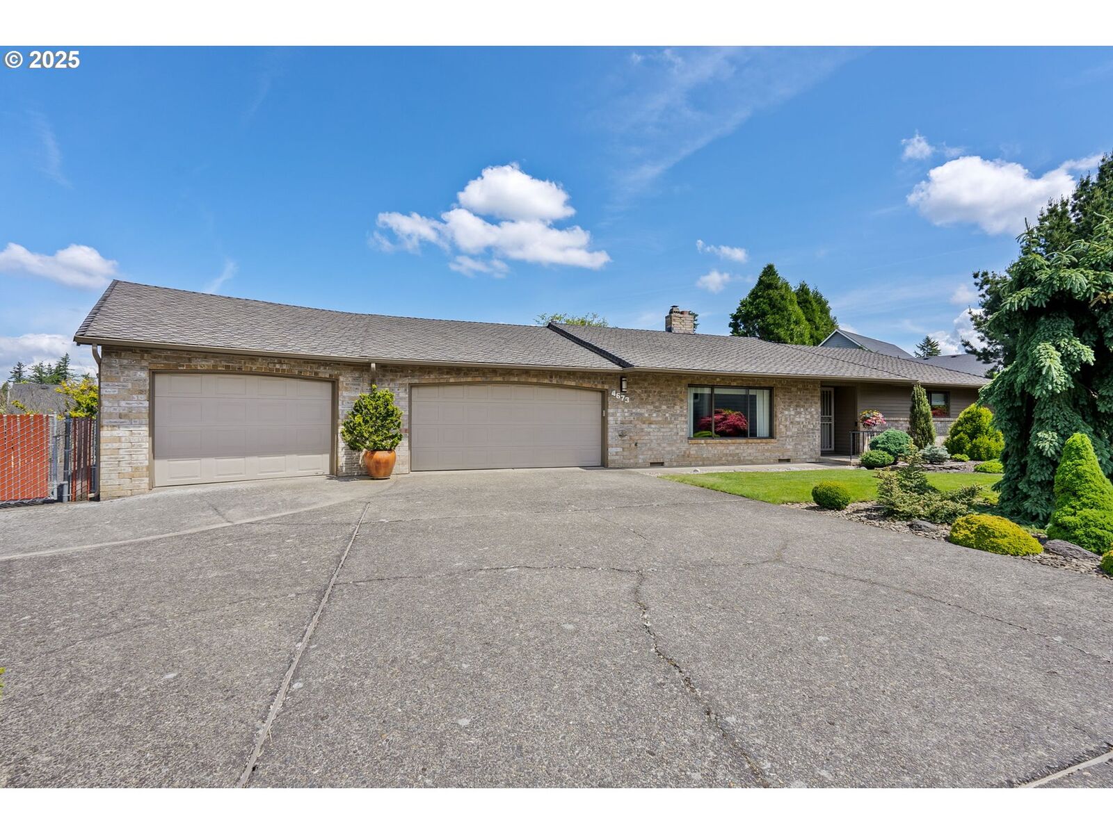 Property Photo:  4673 SE 16th Ct  OR 97080 